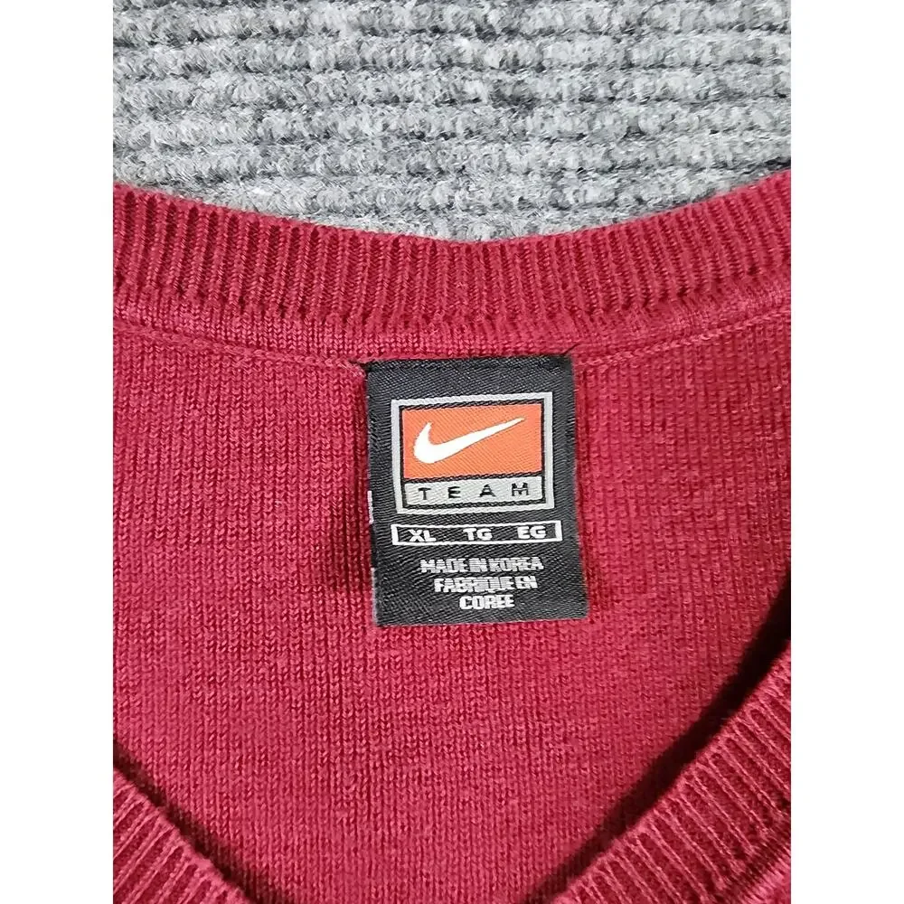 Nike Team Men's XL Sweater Vest Burgundy Knit V -Neck Pullover Team Sports